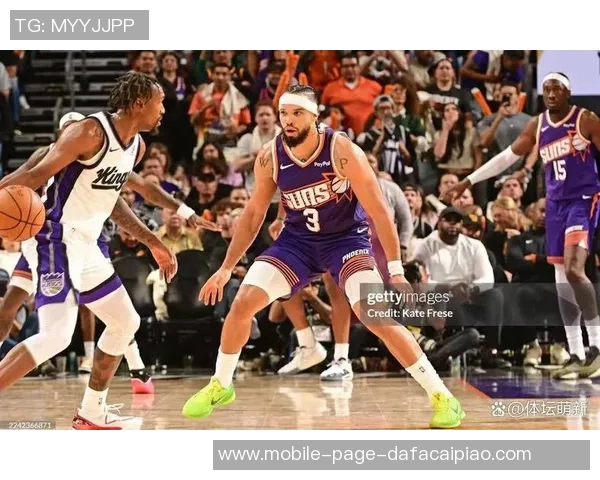 狄龙表现抢眼18投7中砍下18分布克出手数的两倍展现实力