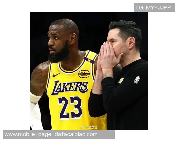 詹姆斯最后一攻前询问雷迪克暂停建议雷迪克果断选择直接进攻策略